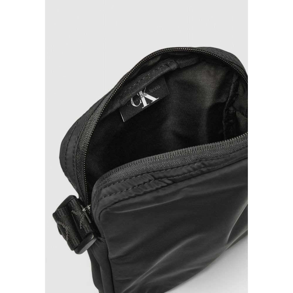 Bolso bandolera negro de poliéster reciclado