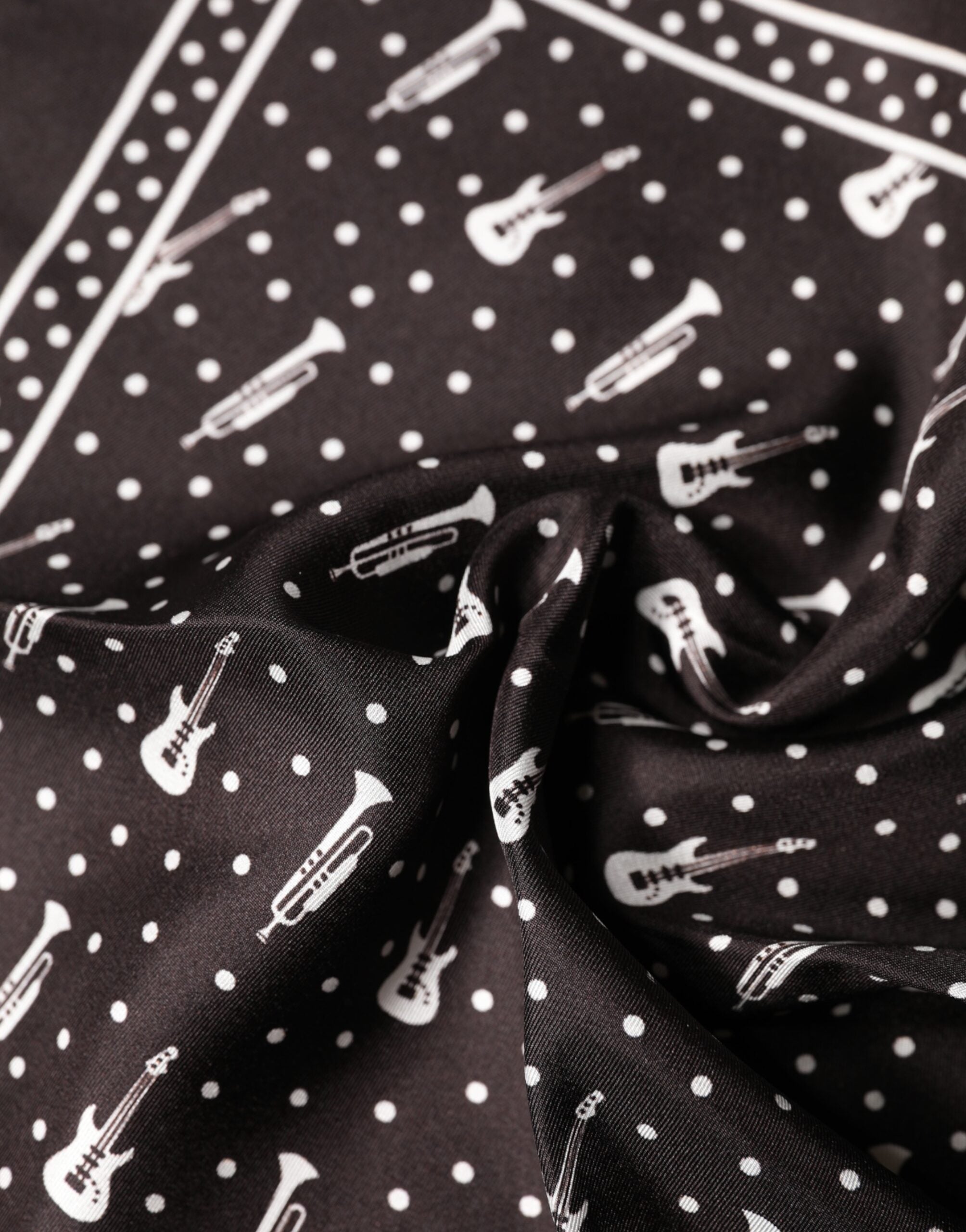Pañuelo para hombre con trompeta y guitarra negra