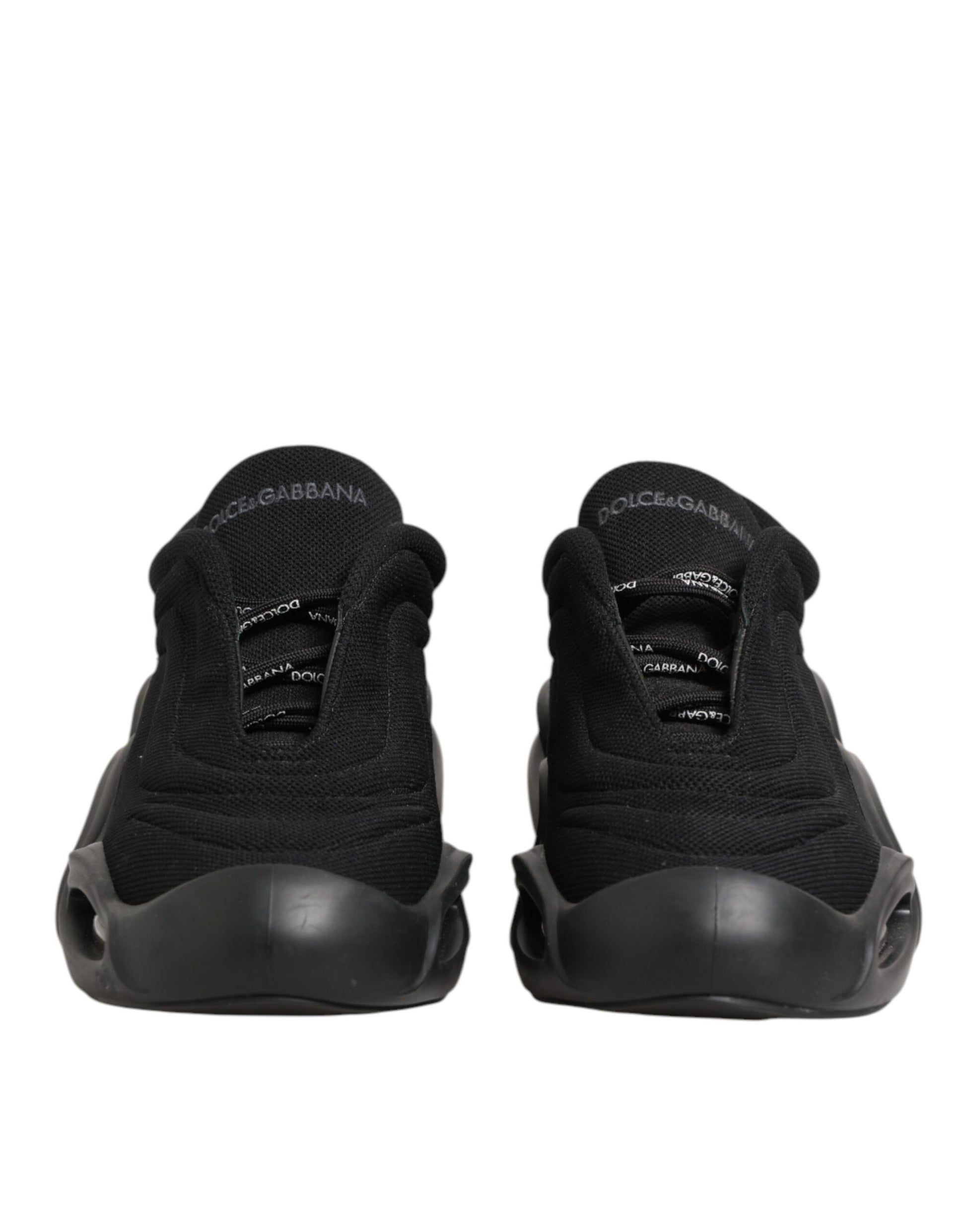Top view of black lace-up wave low top men sneaker shoes