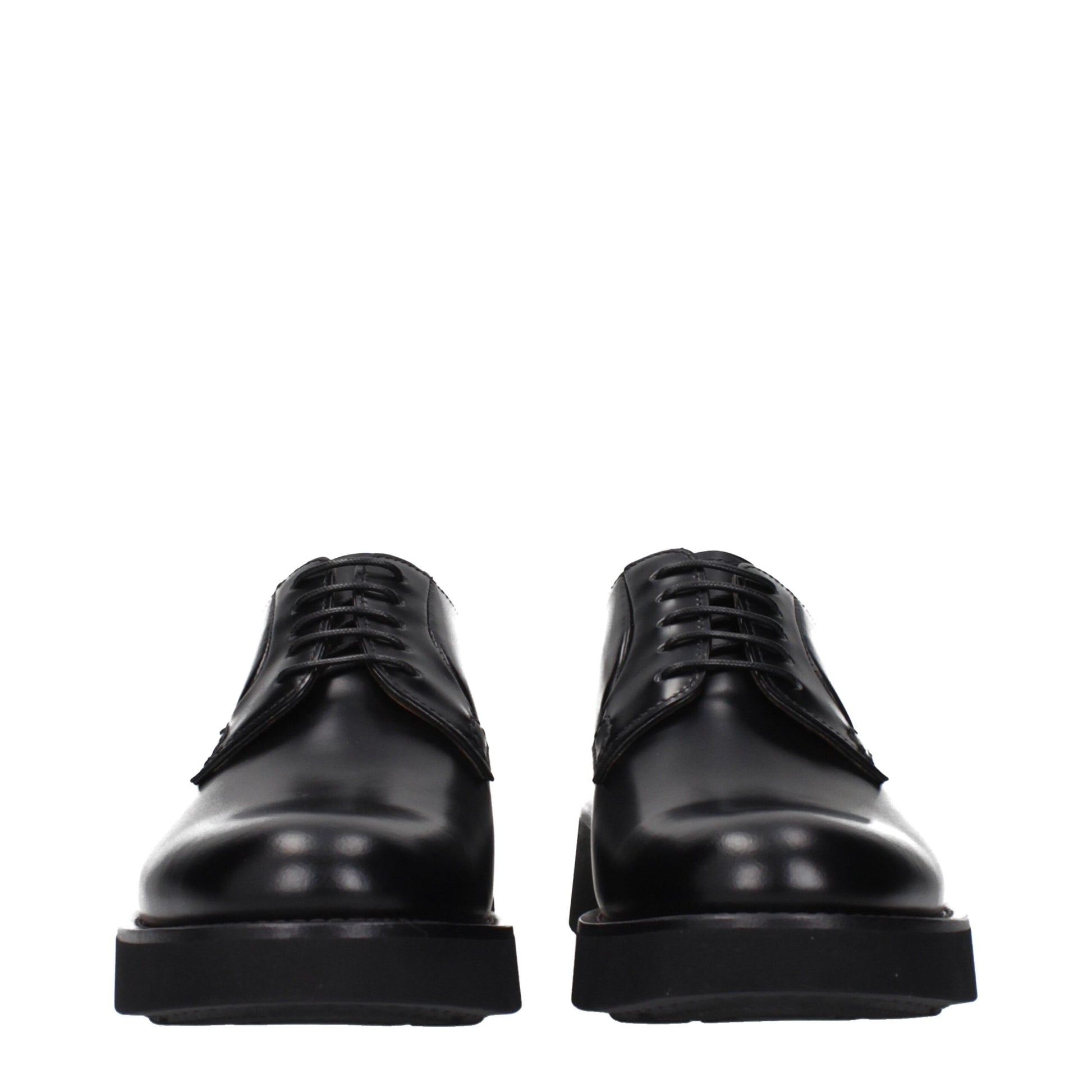 close‑up‑detail‑of‑black‑leather‑oxfords‑and‑derbies