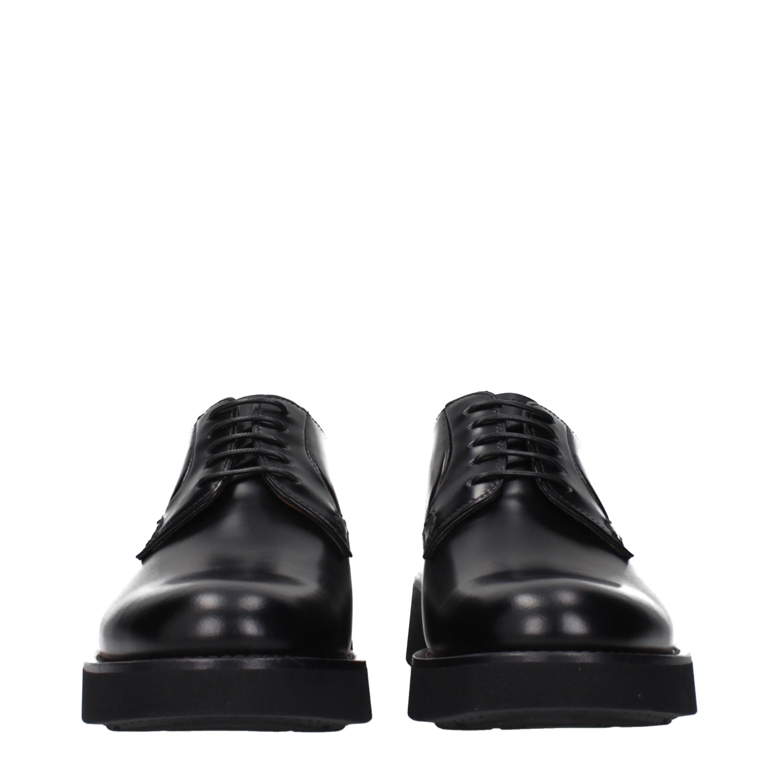 close‑up‑detail‑of‑black‑leather‑oxfords‑and‑derbies