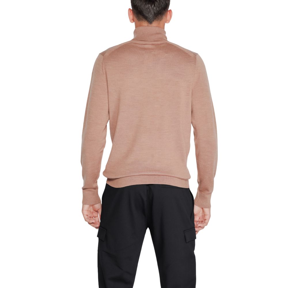 Calvin Klein men’s beige wool turtleneck sweater knit detail