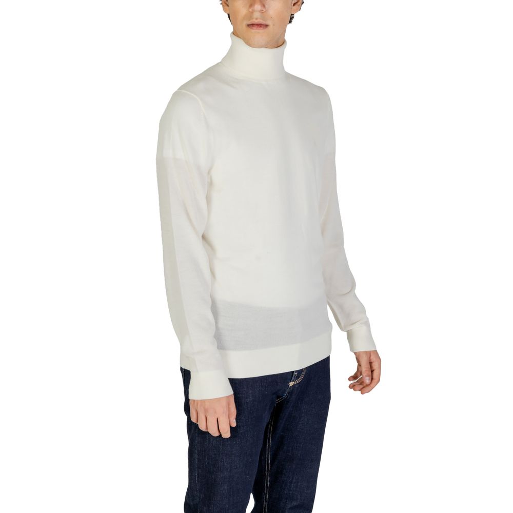 Calvin Klein men’s cream wool turtleneck sweater knit detail
