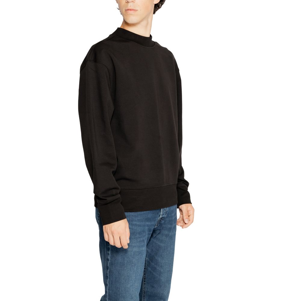 Calvin Klein men’s nero interlock crew sweatshirt knit detail