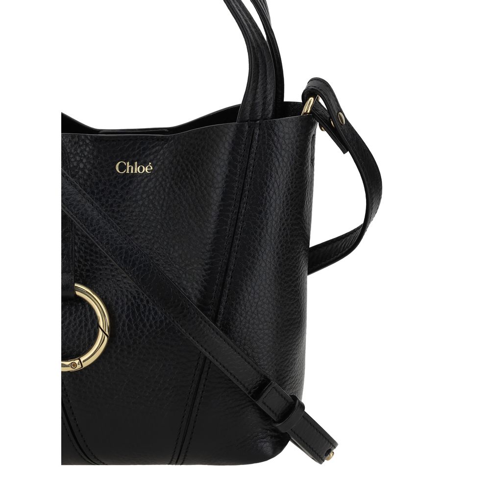 Model carrying Chlo black grained leather Spin shoulder bag by KILAUE

