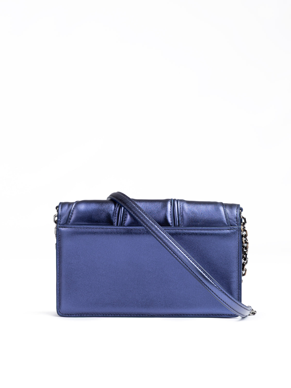 metal-blue-patent-leather-bag-chain-detail